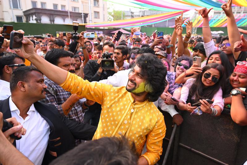 nani-in-mumbai-for-dasara-hindi-promotions-16.jpg