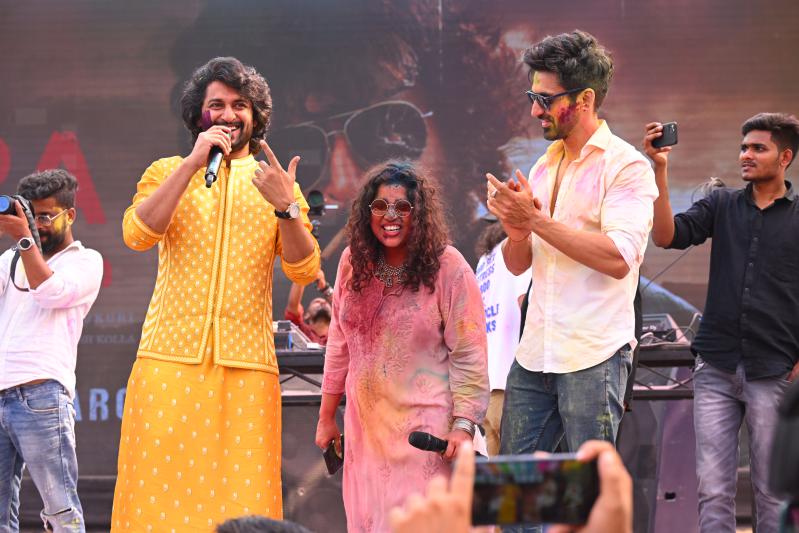 nani-in-mumbai-for-dasara-hindi-promotions-9.jpg