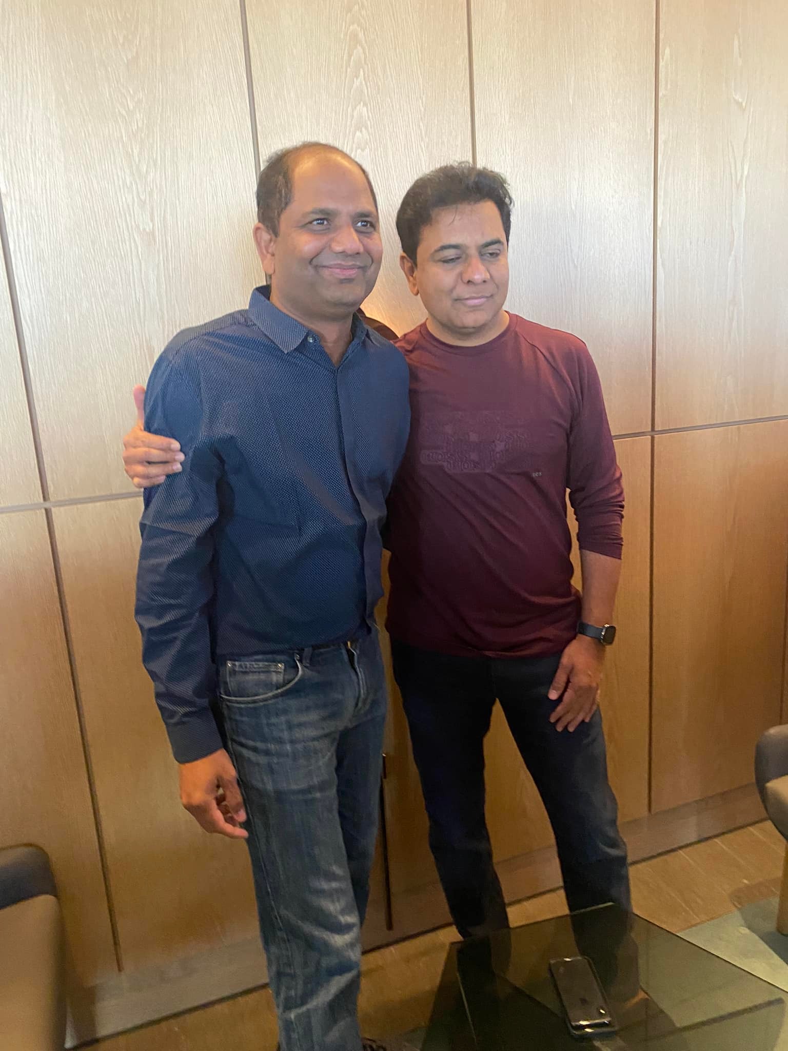 naveen-jalagam-meet-with-ktr-in-california-5.jpg