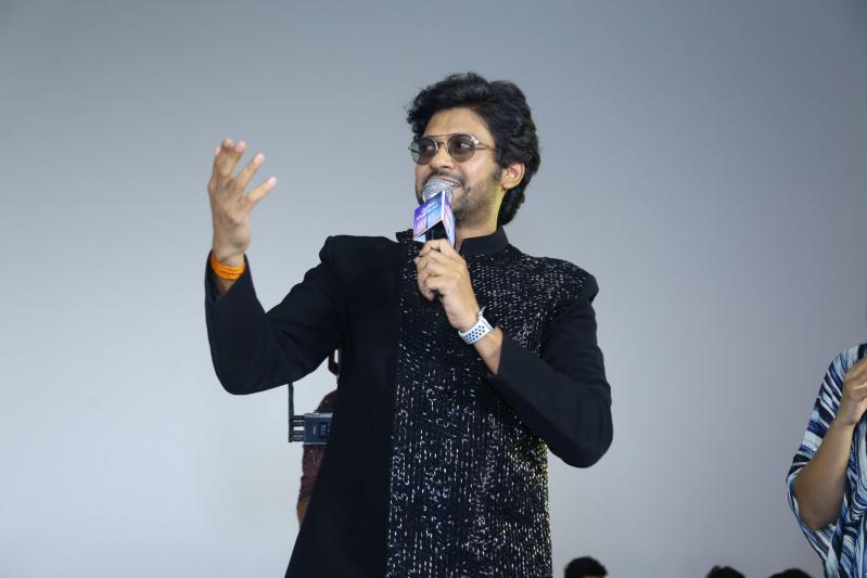 naveen-polishetty-stills-10.jpg