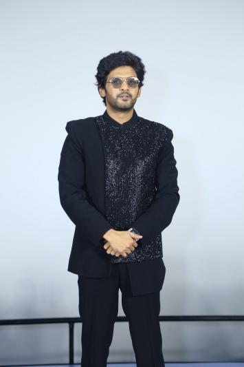 naveen-polishetty-stills-11.jpg