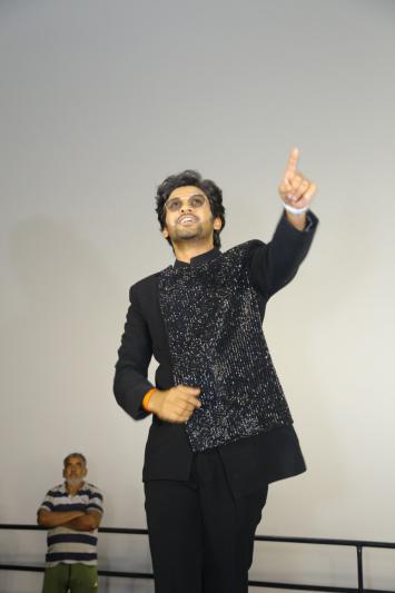 naveen-polishetty-stills-5.jpg