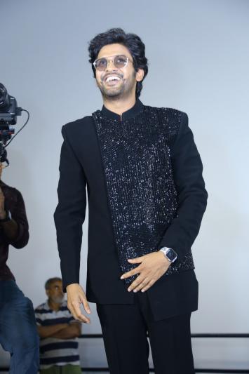 naveen-polishetty-stills-8.jpg