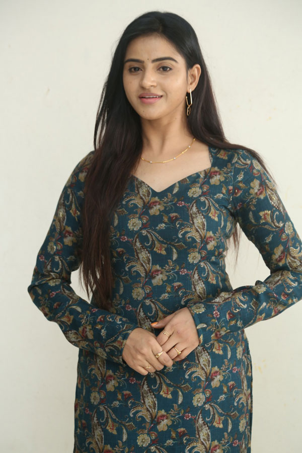naveena-reddy-stills-17.jpg