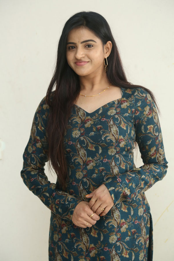 naveena-reddy-stills-20.jpg