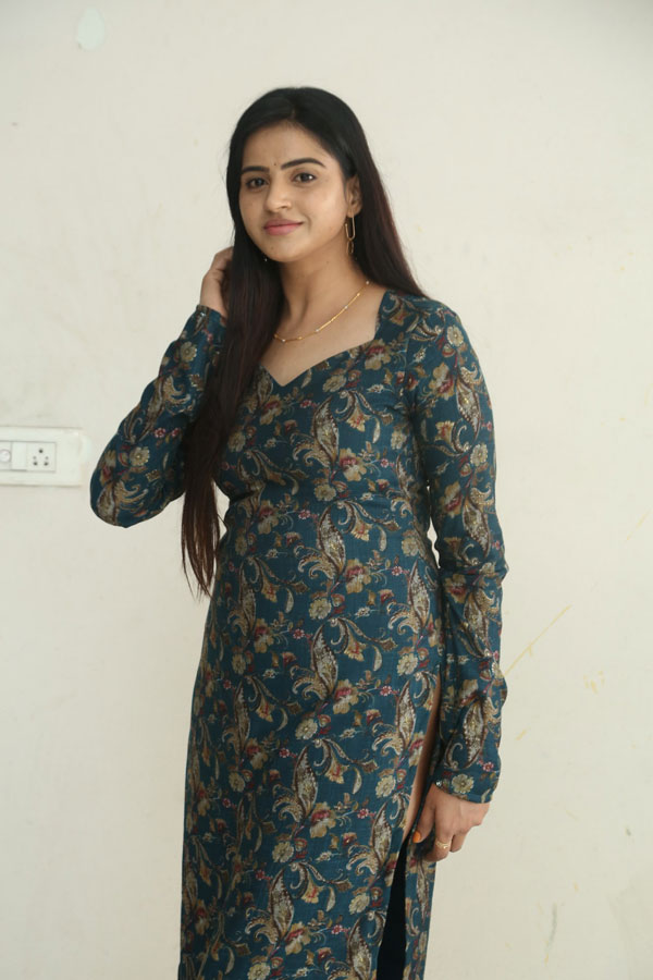 naveena-reddy-stills-7.jpg