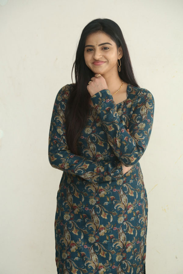 naveena-reddy-stills-8.jpg