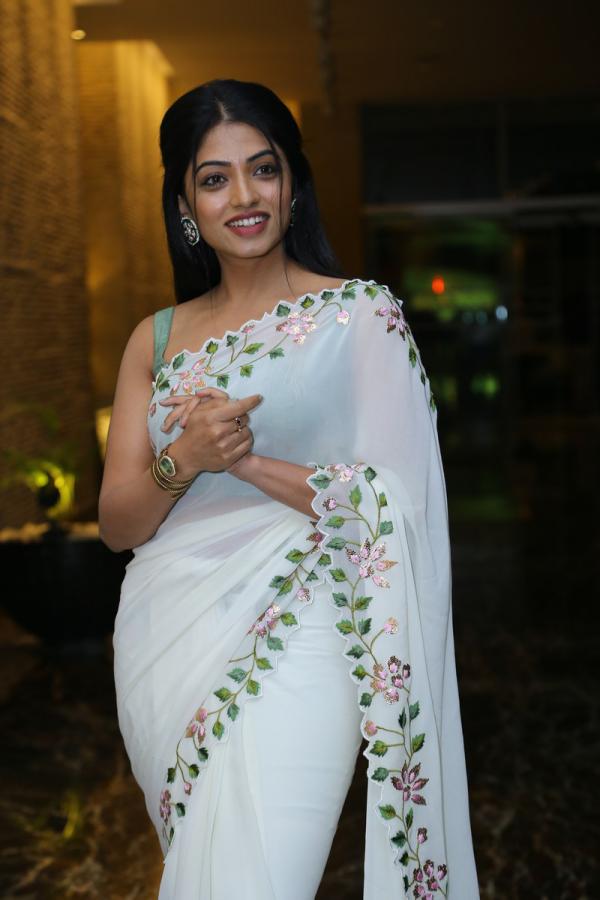 navya-swamy-stills-2-4.jpg