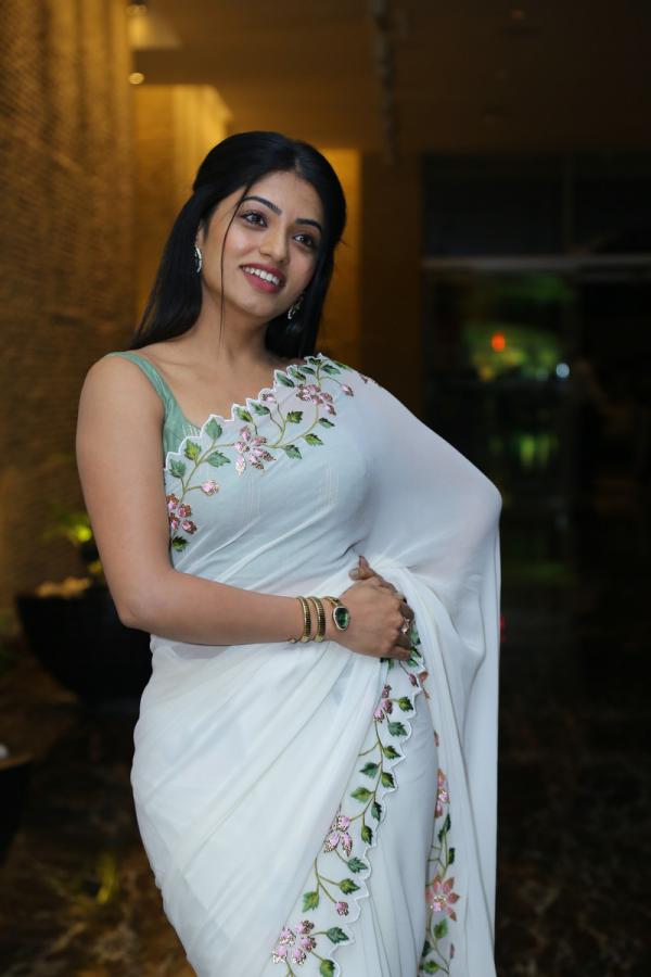 navya-swamy-stills-2-5.jpg