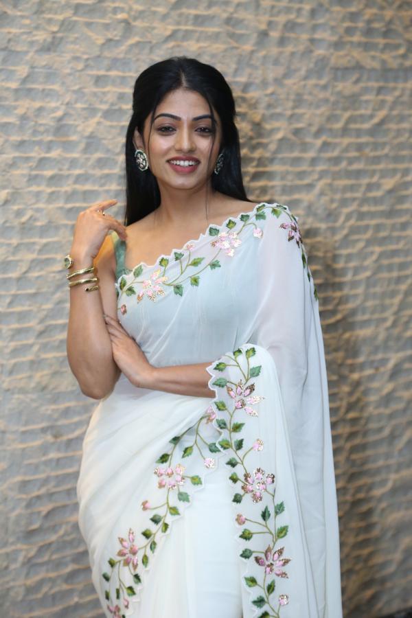 navya-swamy-stills-2-8.jpg