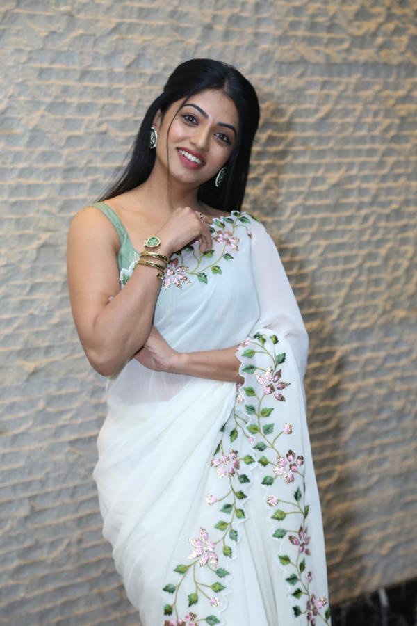 navya-swamy-stills-2-9.jpg