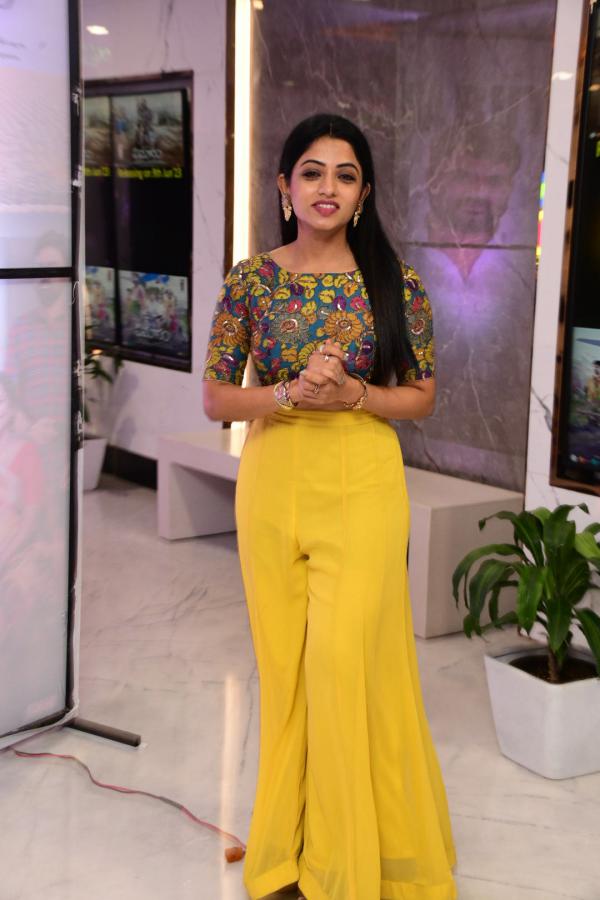 navya-swamy-stills-3-8.jpg