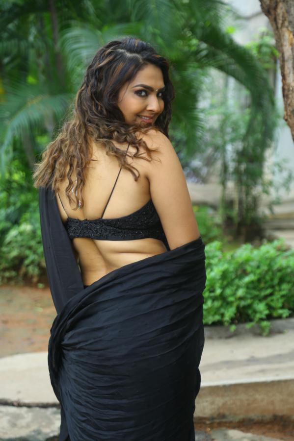neha-deshpande-stills-5.jpg