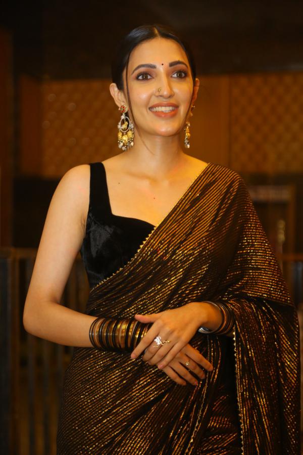 neha-shetty-stills-6-12.jpg
