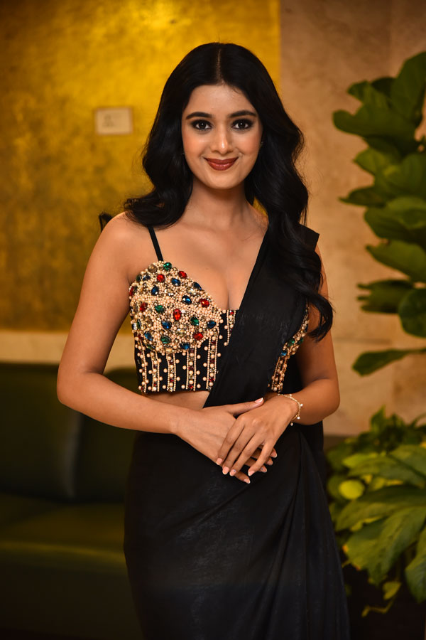 neha-solanki-stills-2-14.jpg