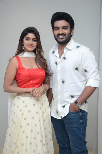 nenu-meeku-baaga-kavalsinavaadini-song-release-2.jpg