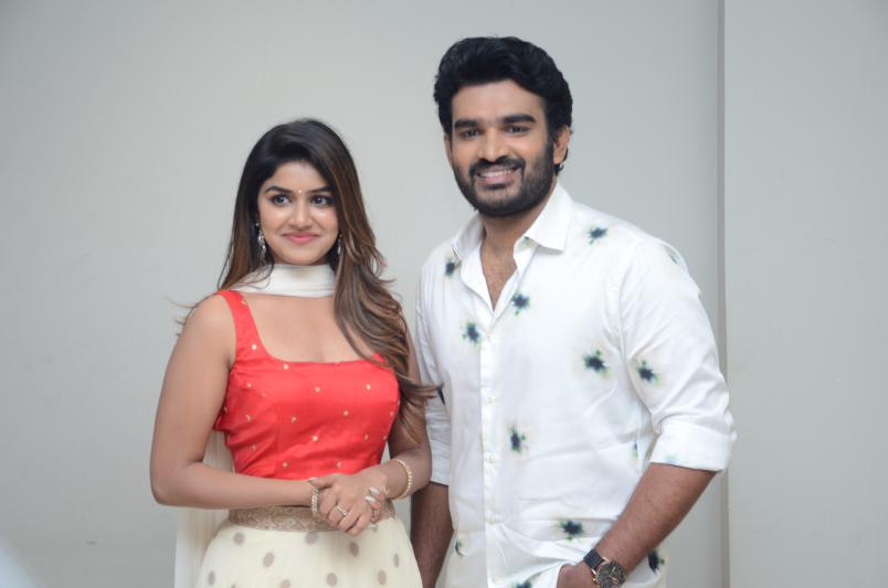 nenu-meeku-baaga-kavalsinavaadini-song-release-4.jpg
