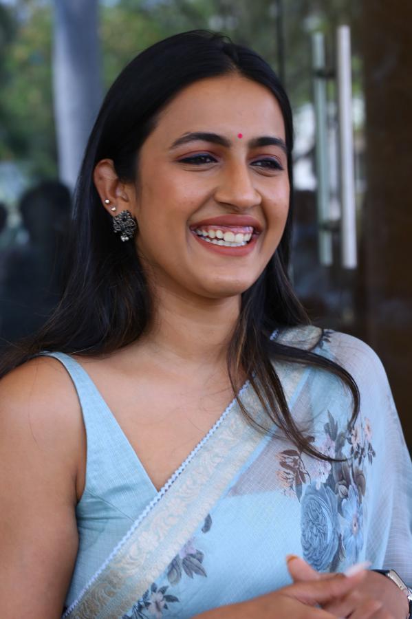 niharika-stills-2.jpg