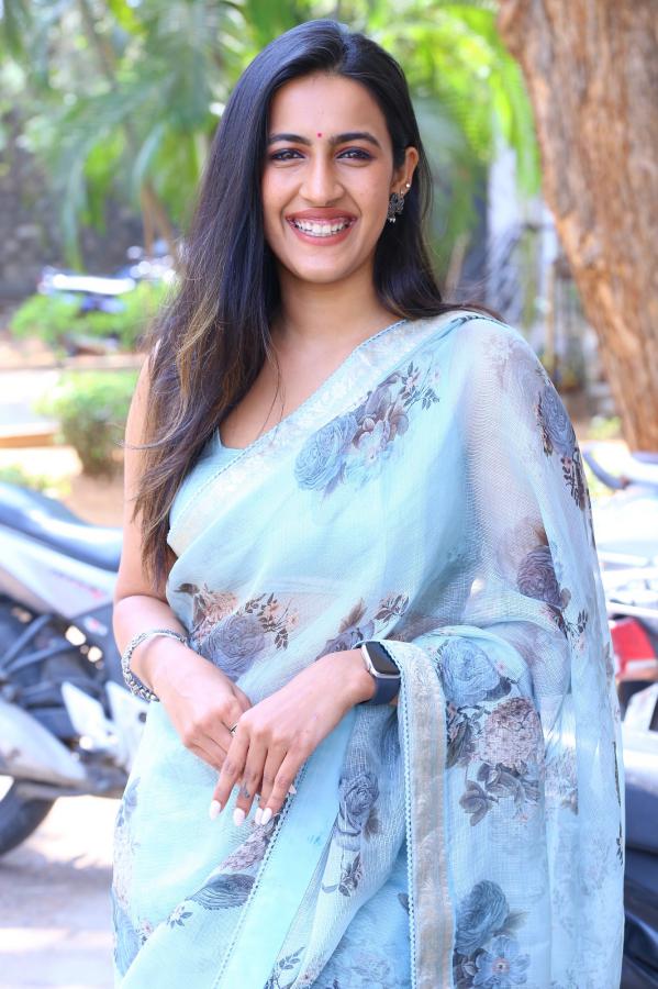 niharika-stills-4.jpg