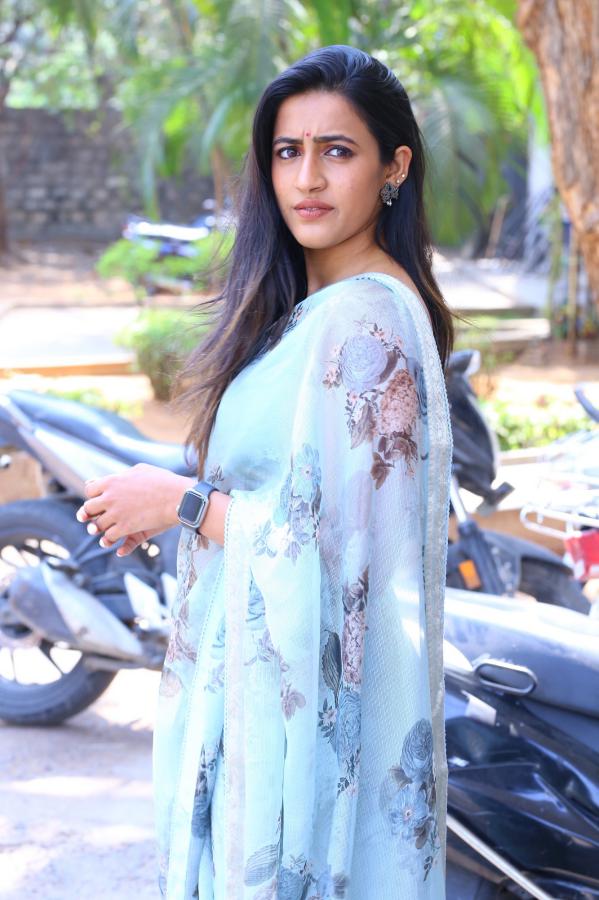 niharika-stills-6.jpg