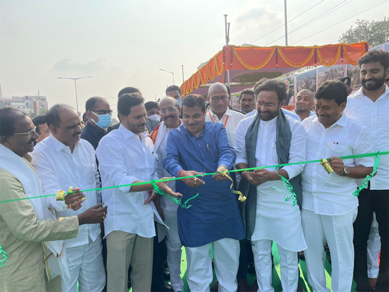 nitin-gadkari-inaugurates-benz-circle-second-flyover-3.jpg