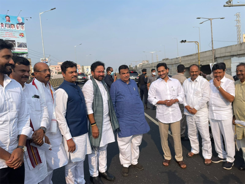 nitin-gadkari-inaugurates-benz-circle-second-flyover-5.jpg