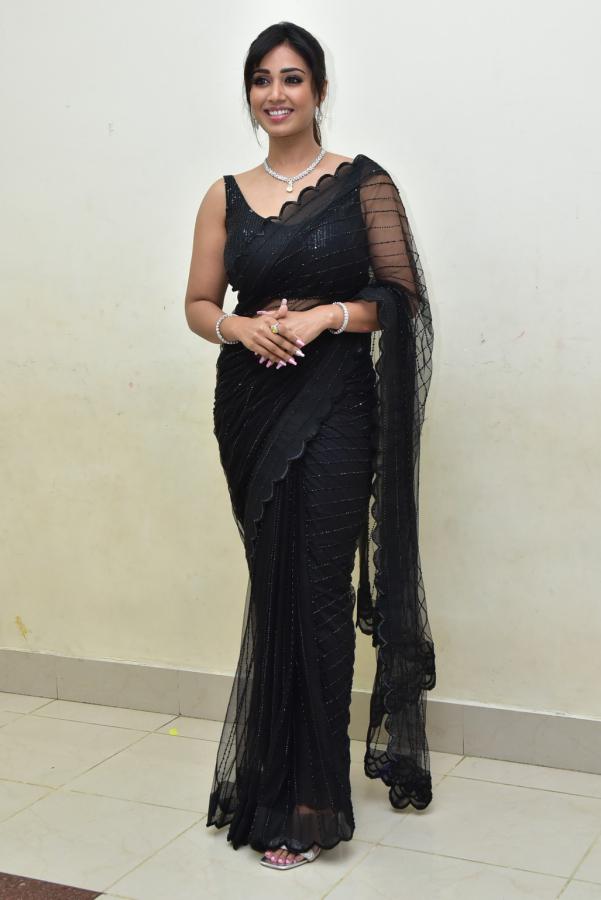 nivedha-pethuraj-stills-10.jpg