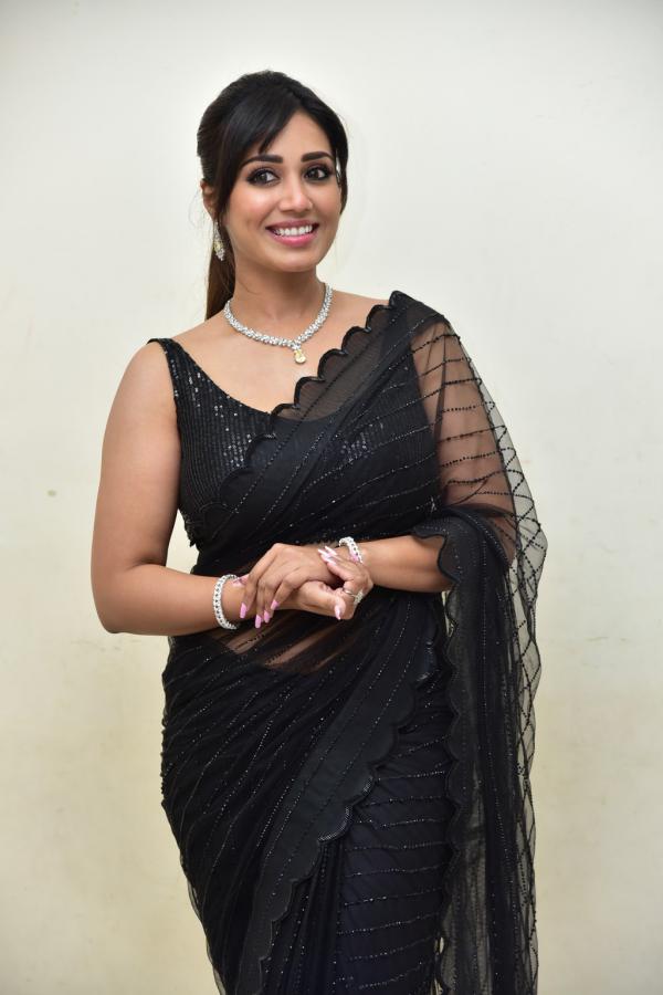 nivedha-pethuraj-stills-16.jpg