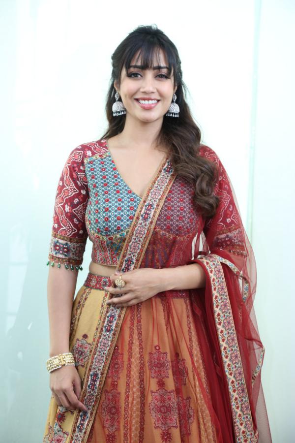 nivedha-pethuraj-stills-2-2.jpg
