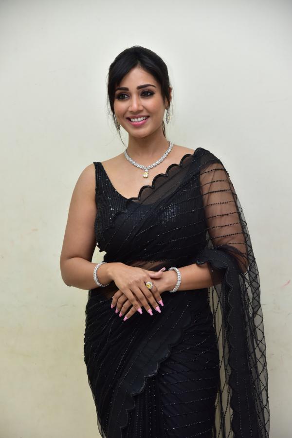 nivedha-pethuraj-stills-2.jpg