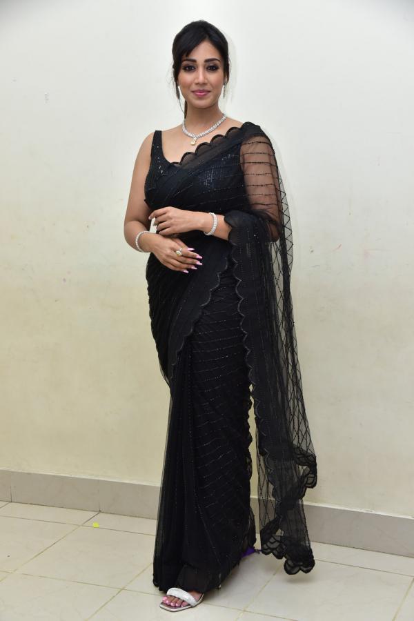 nivedha-pethuraj-stills-5.jpg