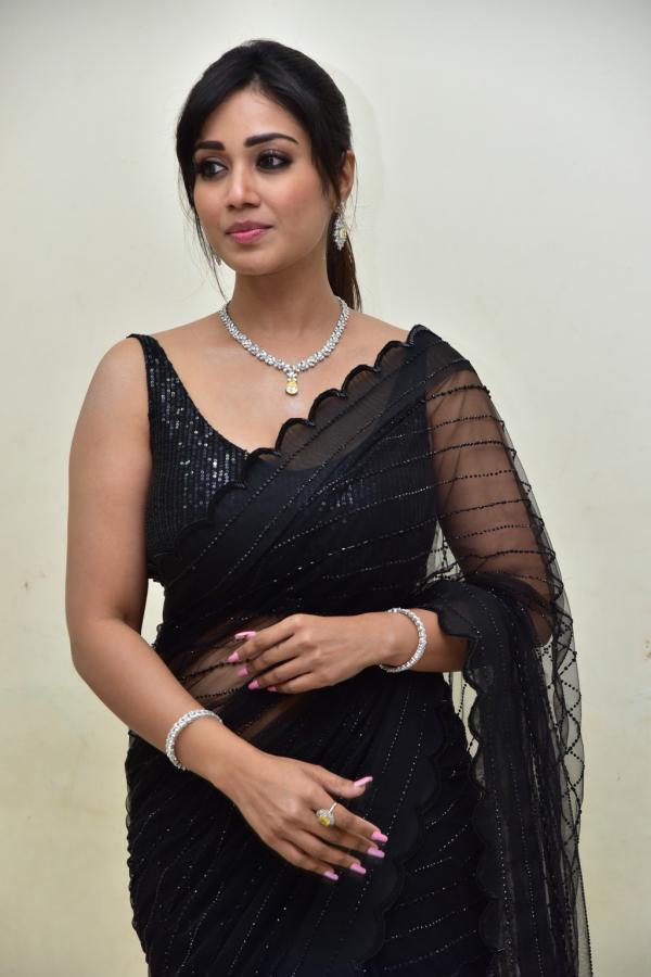 nivedha-pethuraj-stills-7.jpg