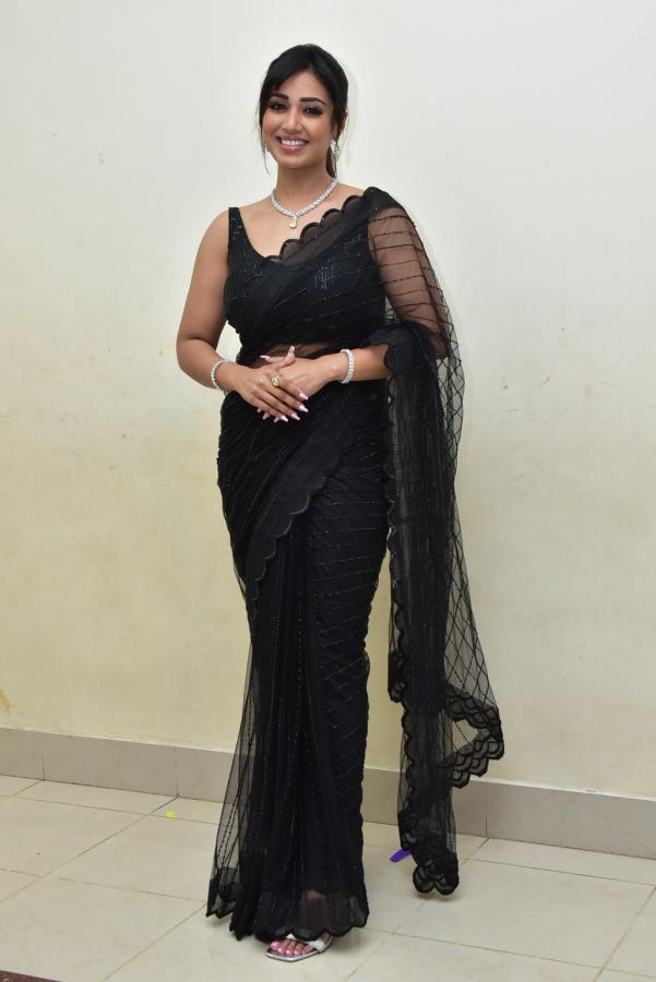 nivedha-pethuraj-stills-9.jpg
