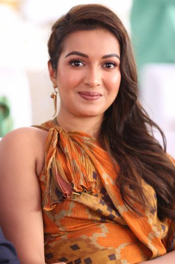 nivetha-pethuraj-catherine-tresa-launches-sai-priya-antara-venture-7.jpg