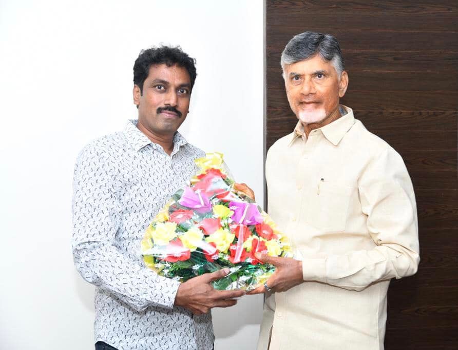 nri-tdp-team-meets-chandrababu-2.jpg