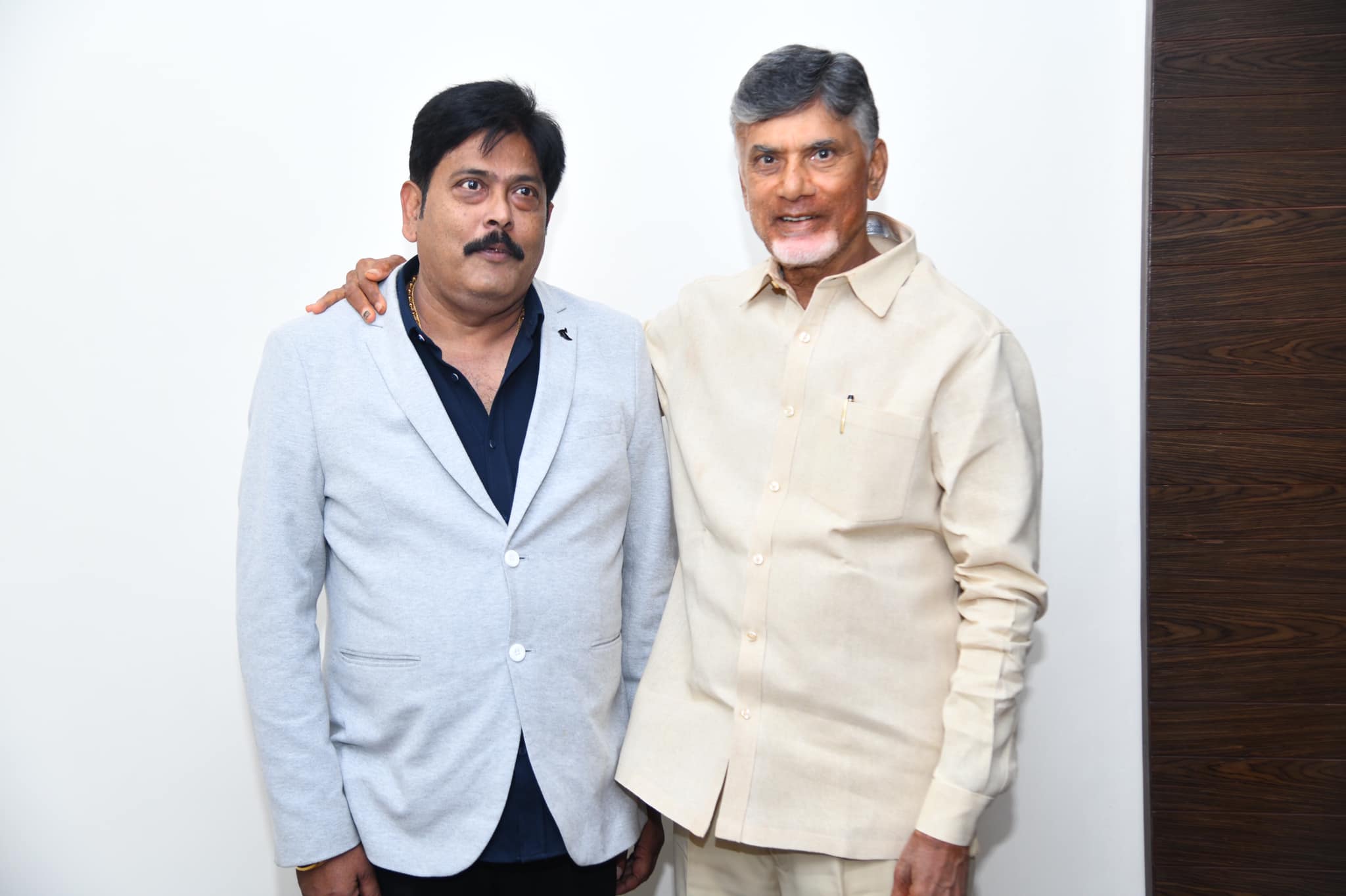 nri-tdp-team-meets-chandrababu-6.jpg
