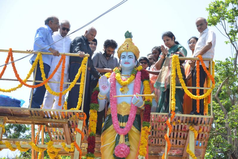 ntr-bronze-statue-unveiled-at-hyderabad-film-nagar-2.jpg