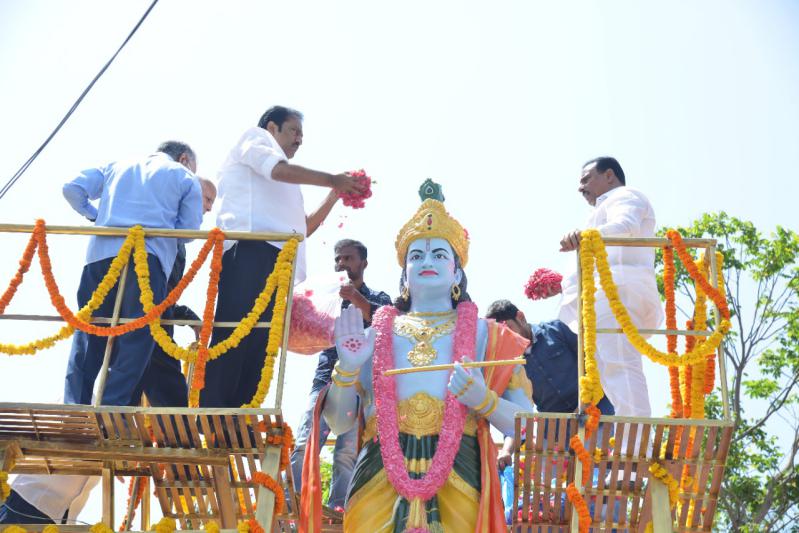 ntr-bronze-statue-unveiled-at-hyderabad-film-nagar-6.jpg