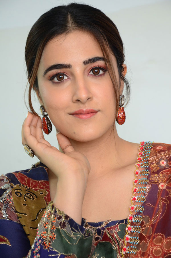 nupur-sanon-stills-11.jpg