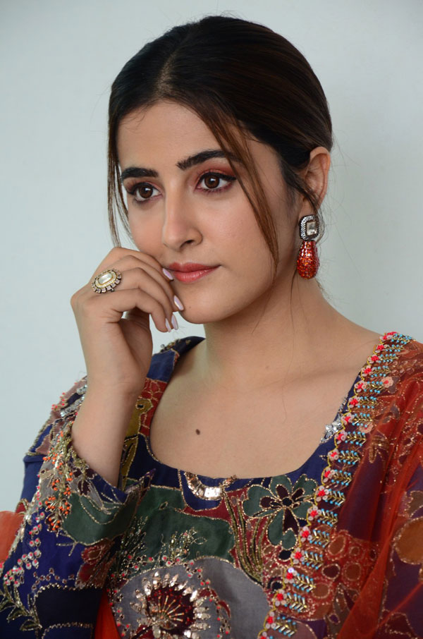 nupur-sanon-stills-15.jpg