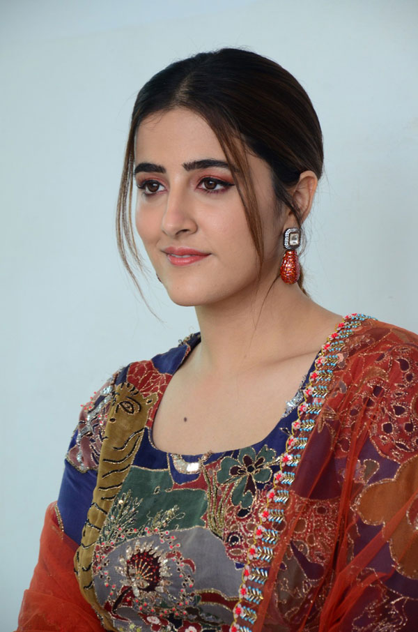 nupur-sanon-stills-18.jpg