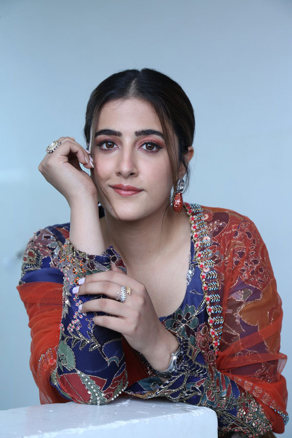 nupur-sanon-stills-19.jpg