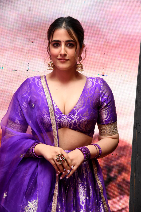 nupur-sanon-stills-2-10.jpg