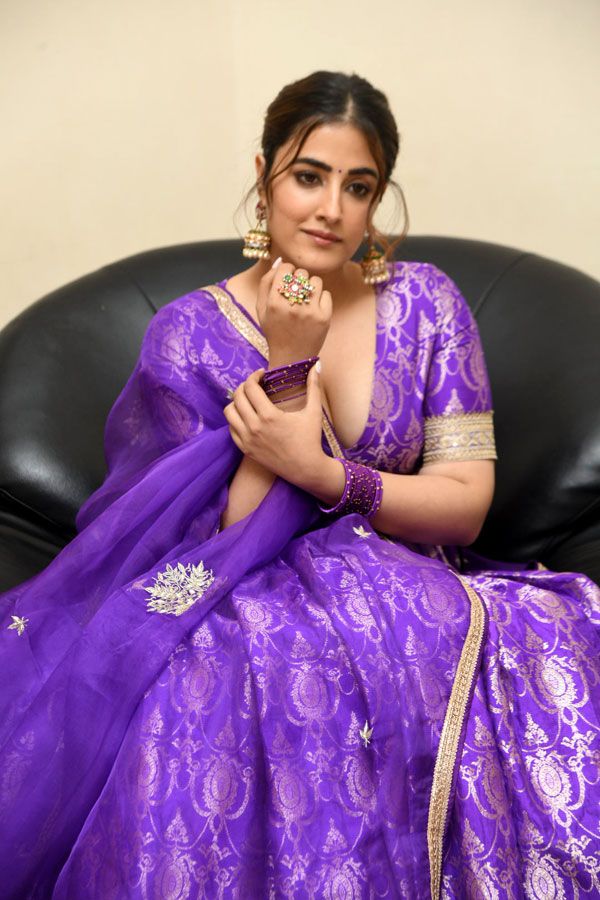nupur-sanon-stills-2-2.jpg