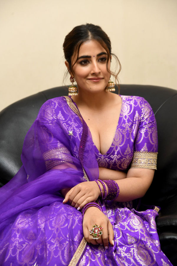 nupur-sanon-stills-2-5.jpg