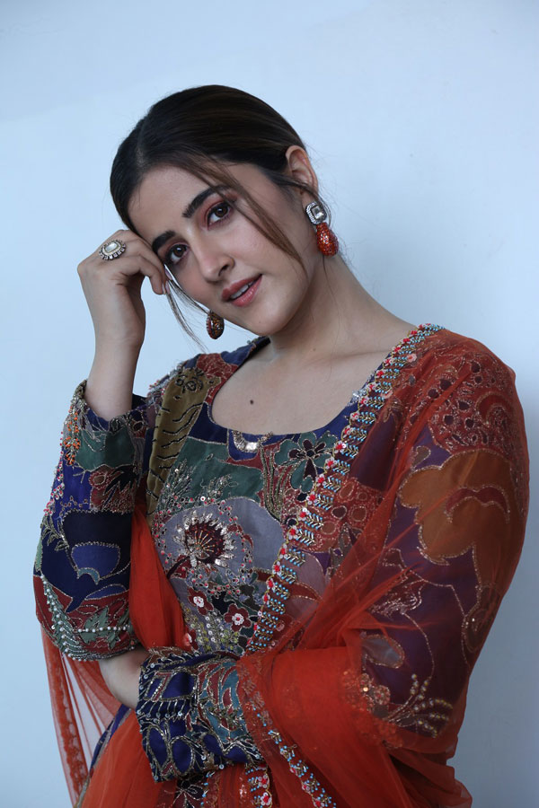 nupur-sanon-stills-21.jpg