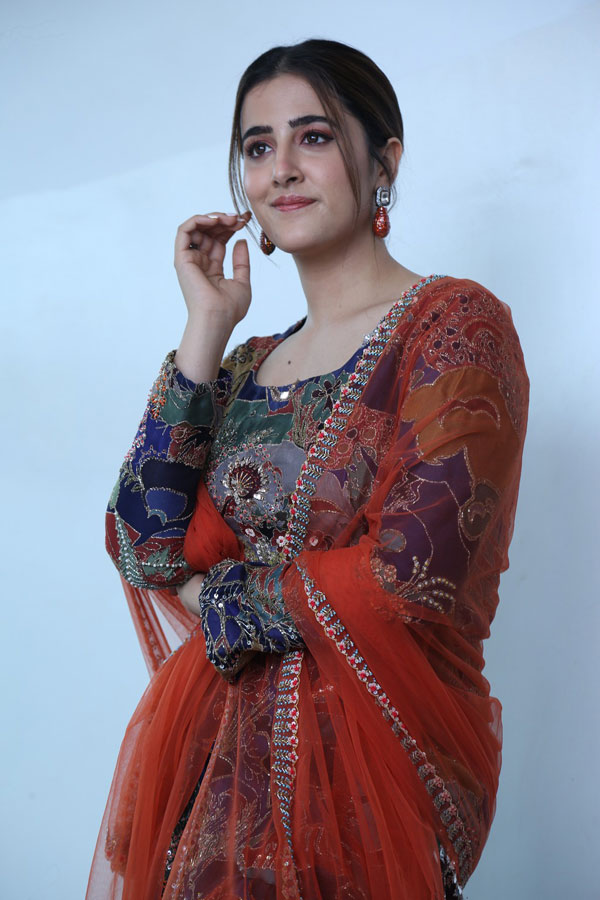 nupur-sanon-stills-29.jpg