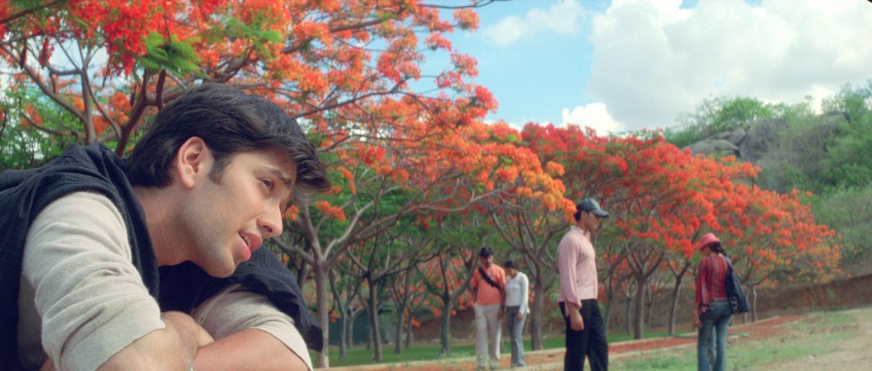 nuvvante-nenani-movie-stills-4.jpg