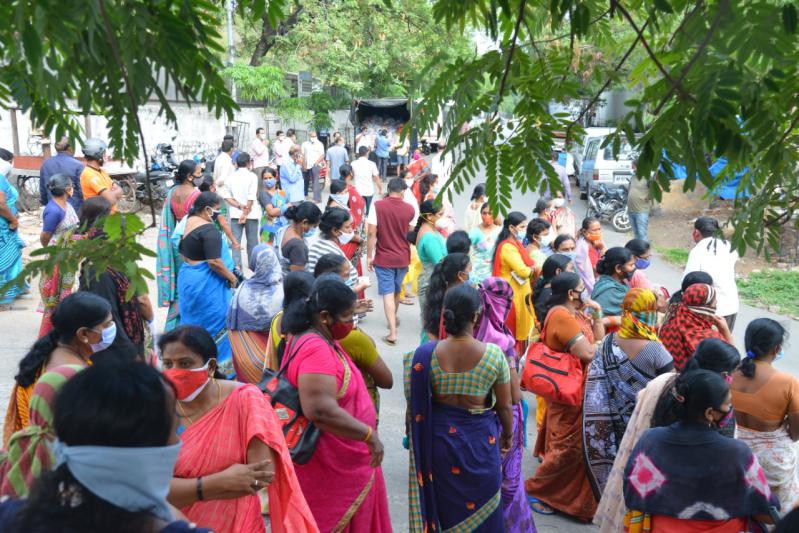 omkaram-devi-sri-guruji-distributed-groceries-7.jpg