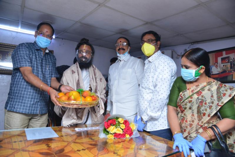 omkaram-devi-sri-guruji-distributed-groceries-8.jpg